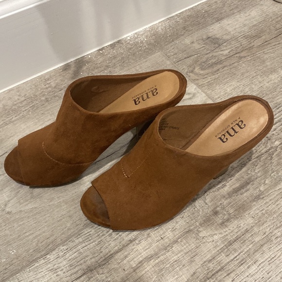 Suede open toe heels - Picture 2 of 4